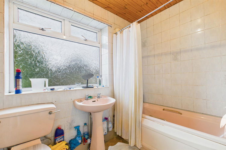 Bathroom - Picture 16 of 19