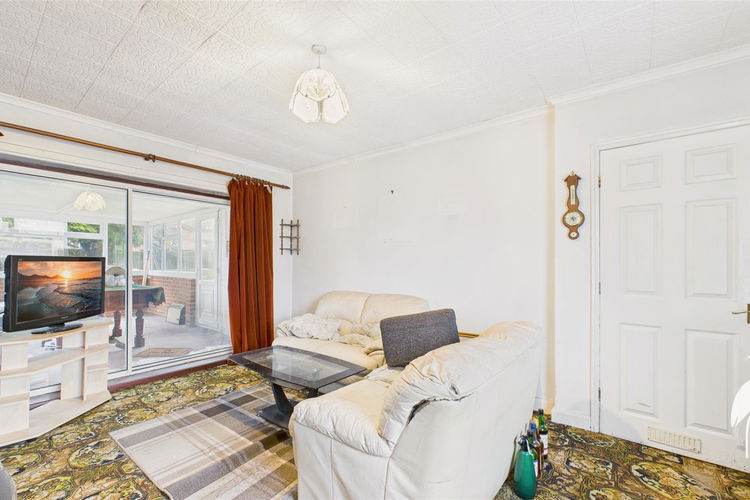 Lounge - Picture 3 of 19