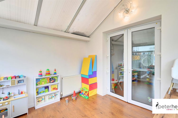 Conservatory - Picture 7 of 22