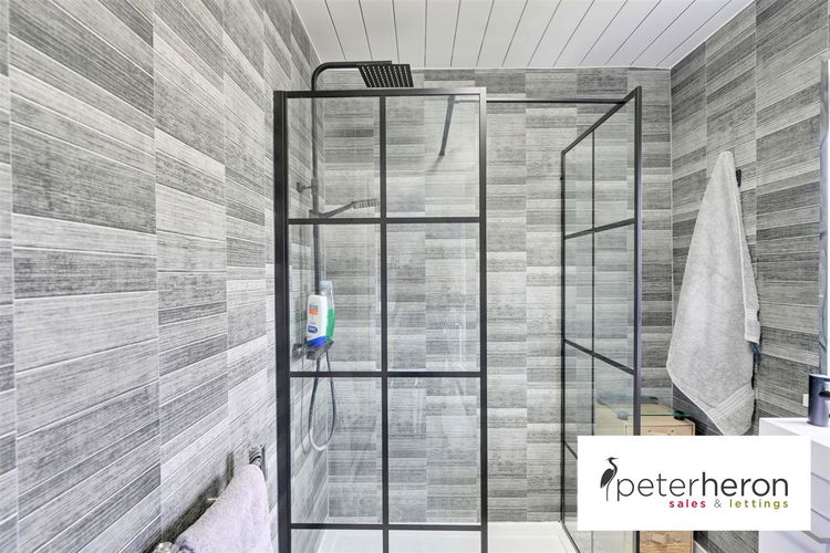 Shower Room - Picture 17 of 21