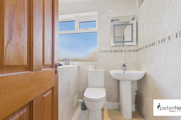 Bathroom - Picture 10 of 20