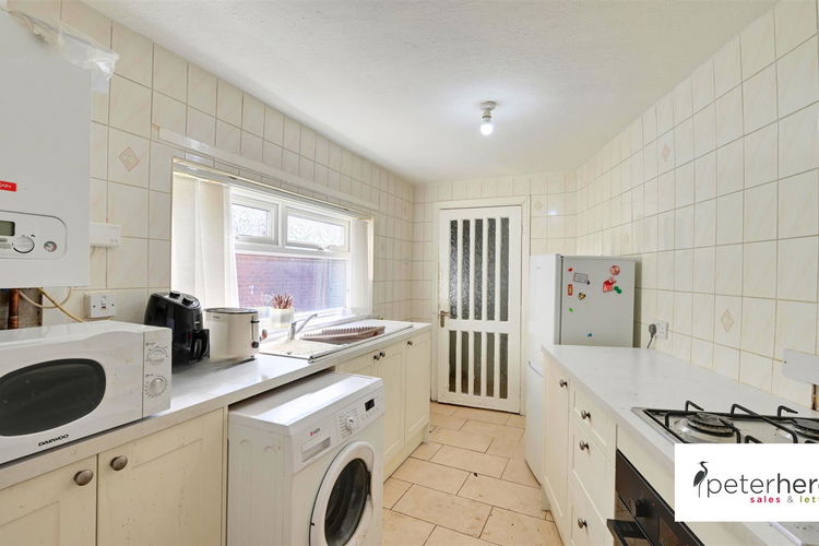 Kitchen - Picture 4 of 13