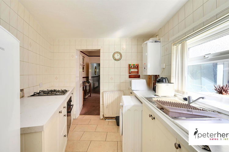 Kitchen - Picture 6 of 13