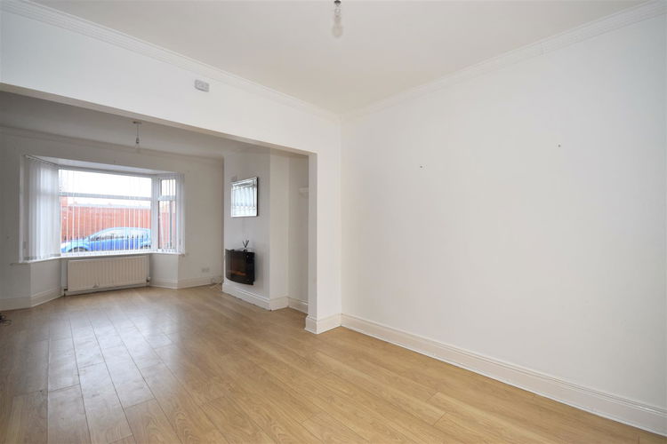 Lounge/Dining Room - Picture 4 of 13