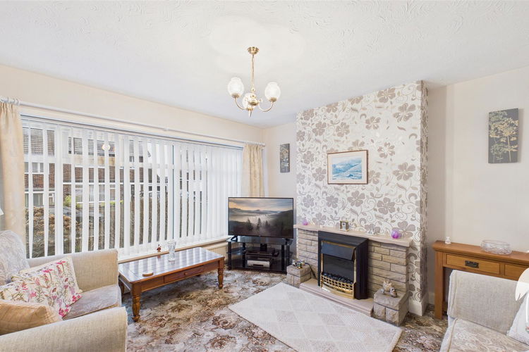 Lounge - Picture 2 of 23