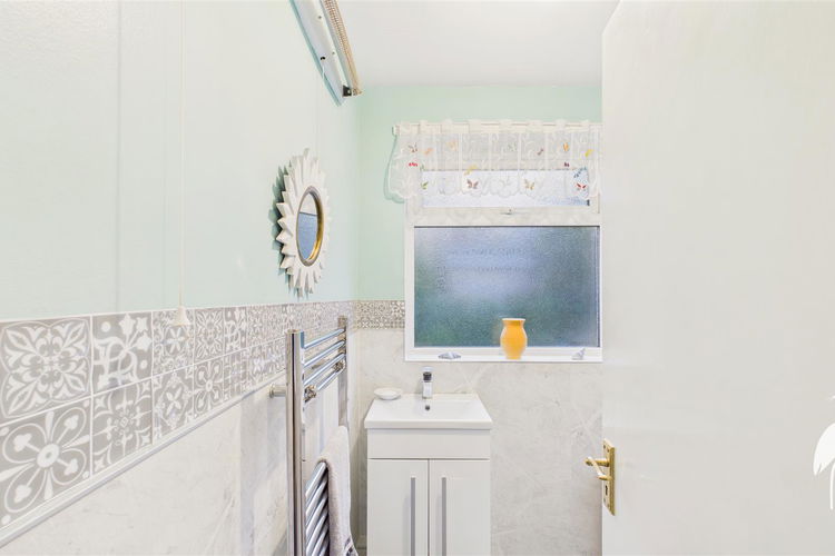 Shower Room - Picture 17 of 23