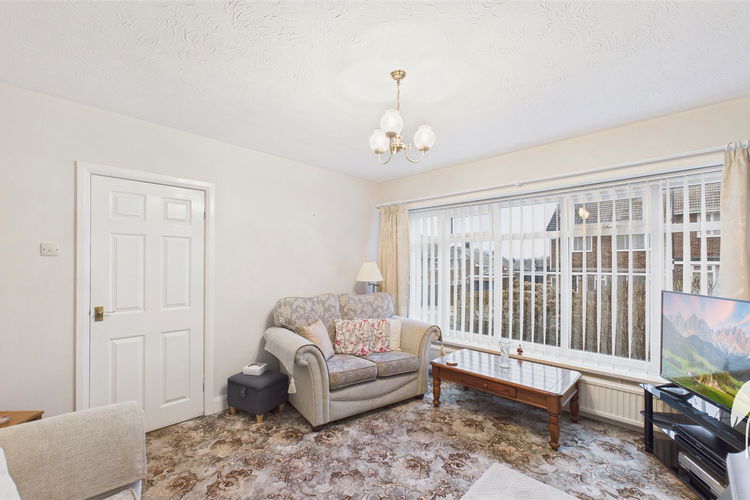 Lounge - Picture 3 of 23