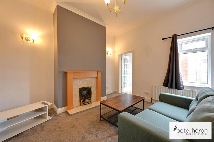 Lounge - Picture 2 of 12