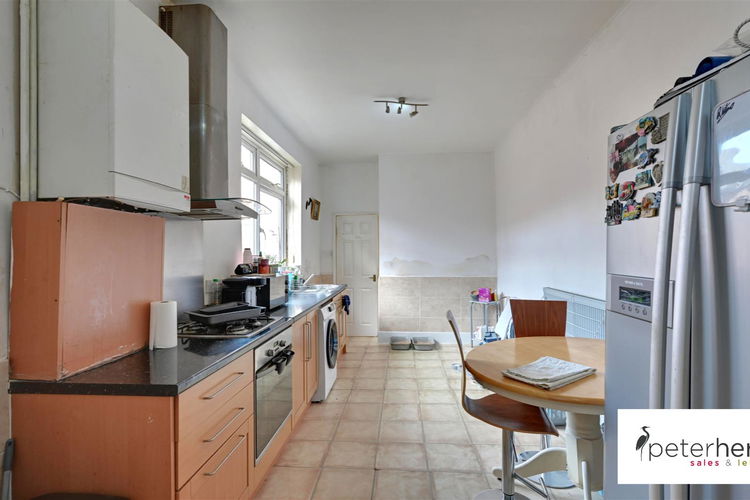 Kitchen - Picture 4 of 9