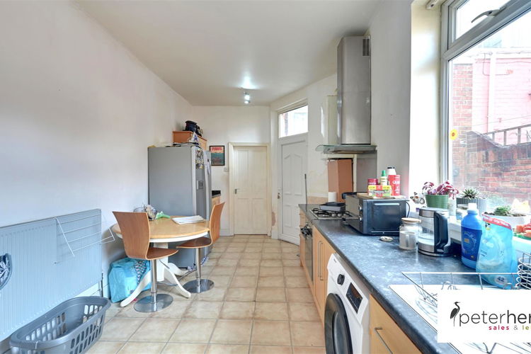 Kitchen - Picture 5 of 9