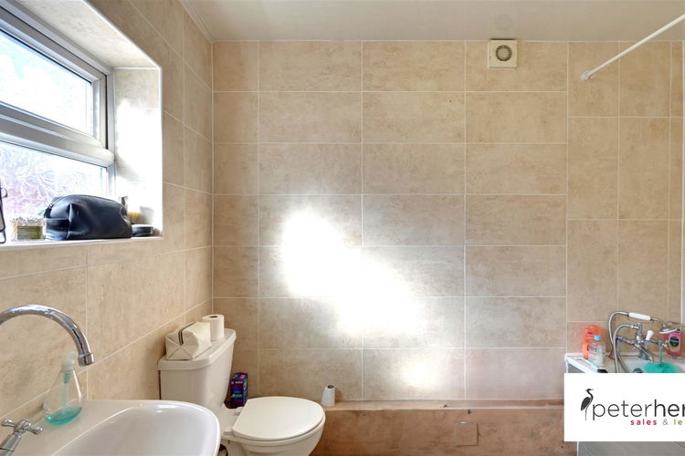 Bathroom - Picture 6 of 9