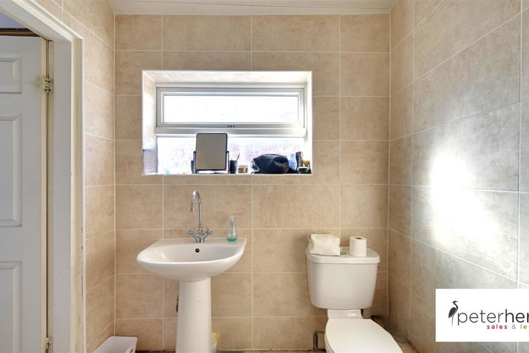 Bathroom - Picture 8 of 9