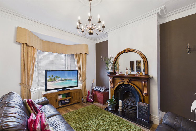 Lounge - Picture 2 of 22