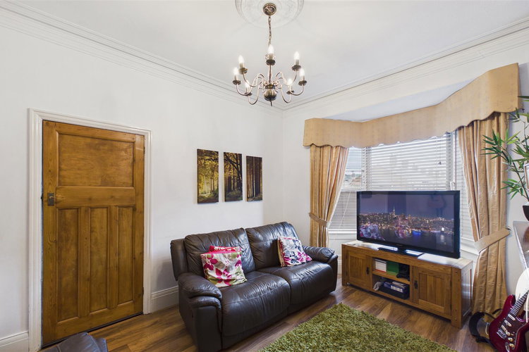 Lounge - Picture 3 of 22