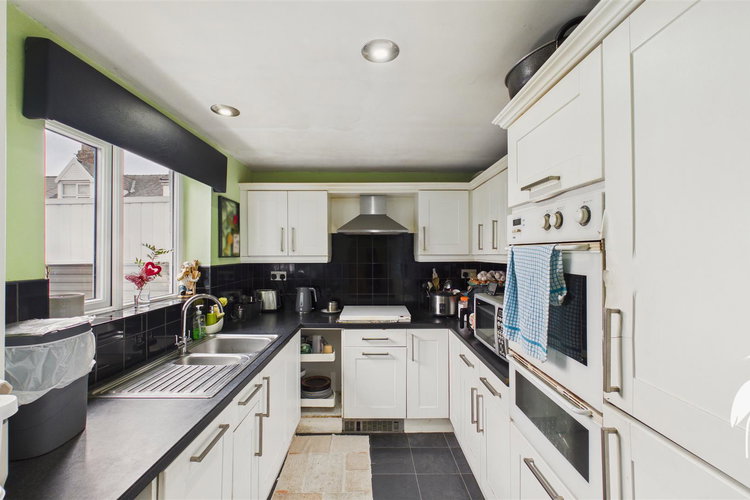 Kitchen - Picture 6 of 22