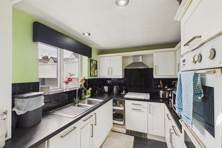 Kitchen - Picture 7 of 22