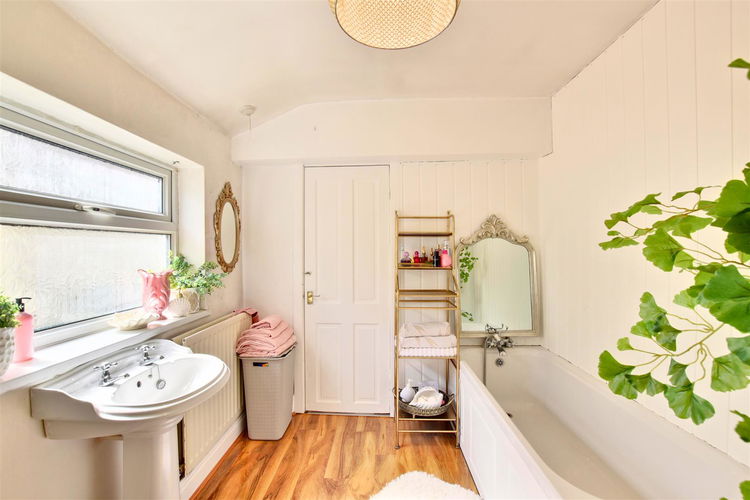 Bathroom/WC - Picture 11 of 17