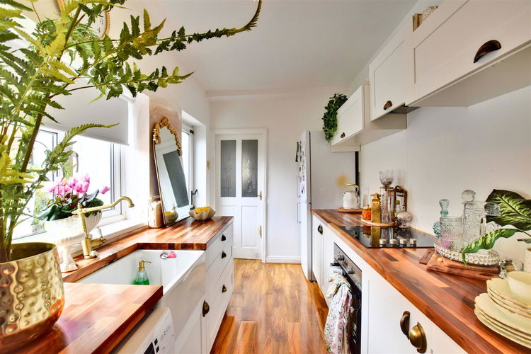Kitchen - Picture 9 of 17