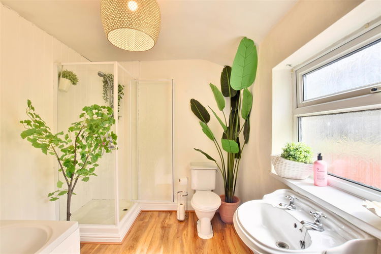 Bathroom/WC - Picture 10 of 17