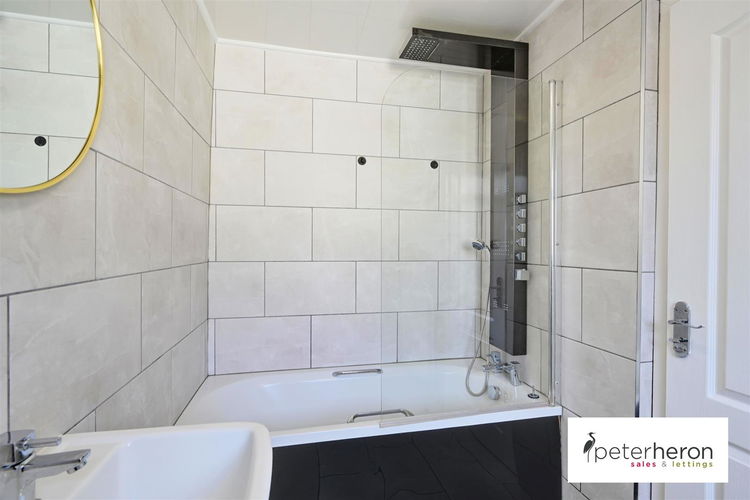 Bathroom - Picture 10 of 16