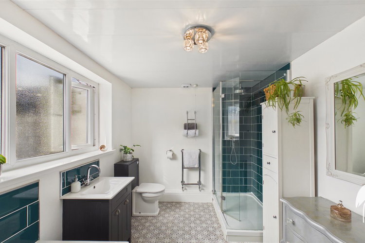 Bathroom - Picture 12 of 27