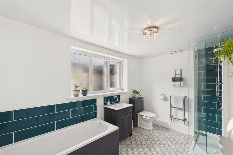 Bathroom - Picture 13 of 27