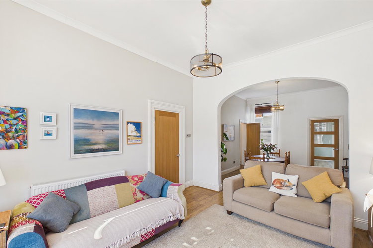 Lounge - Picture 4 of 27