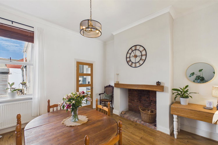 Dining Room - Picture 5 of 27