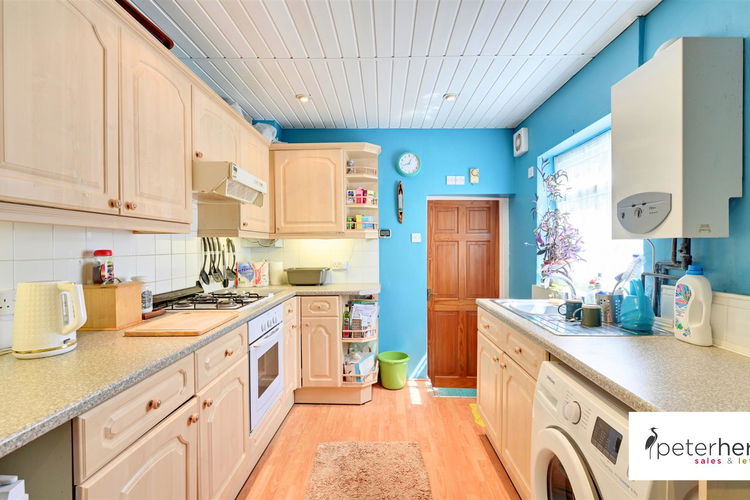 Kitchen - Picture 6 of 19