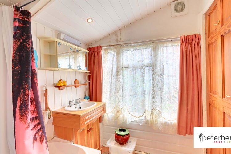 Bathroom - Picture 9 of 19