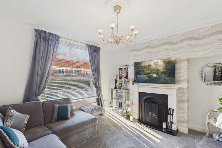 Lounge - Picture 2 of 21