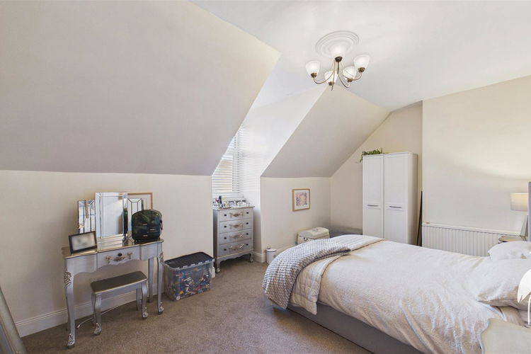 Bedroom 1 - Picture 14 of 21