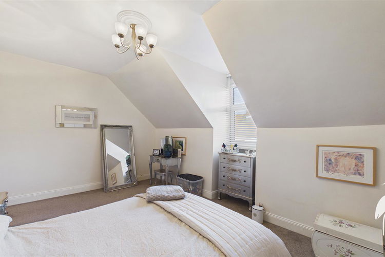 Bedroom 1 - Picture 15 of 21