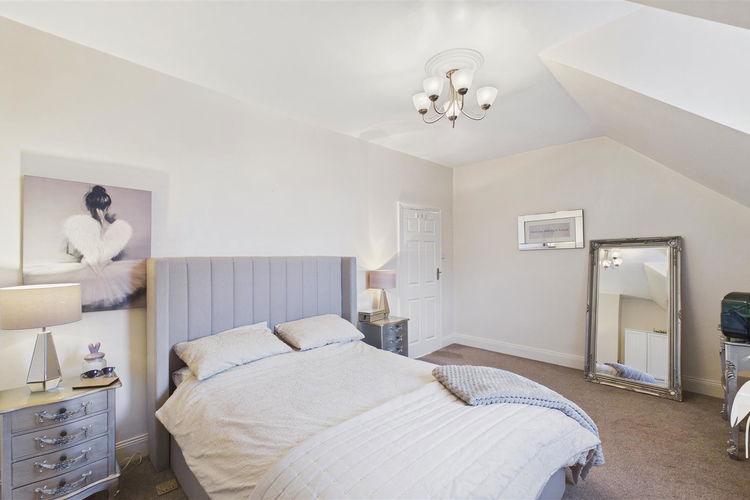 Bedroom 1 - Picture 16 of 21