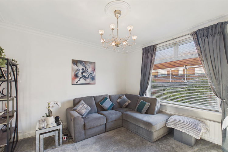 Lounge - Picture 3 of 21