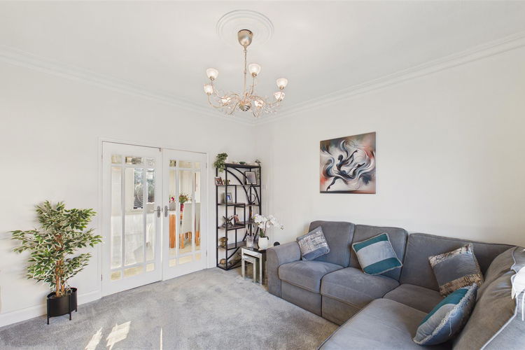 Lounge - Picture 4 of 21