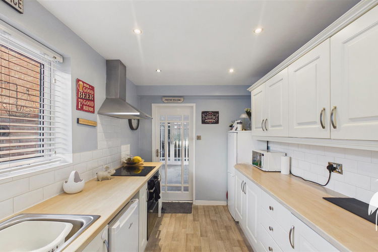 Kitchen - Picture 10 of 21