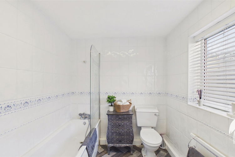 Bathroom - Picture 11 of 21