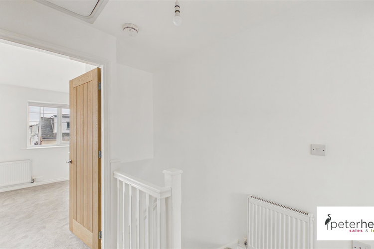 First Floor Landing - Picture 19 of 24