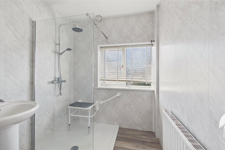 Shower Room - Picture 12 of 14