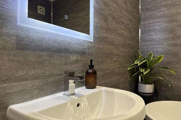 Bathroom - Picture 20 of 35