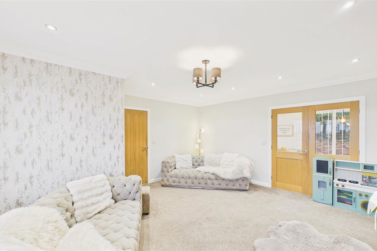 Lounge - Picture 3 of 35