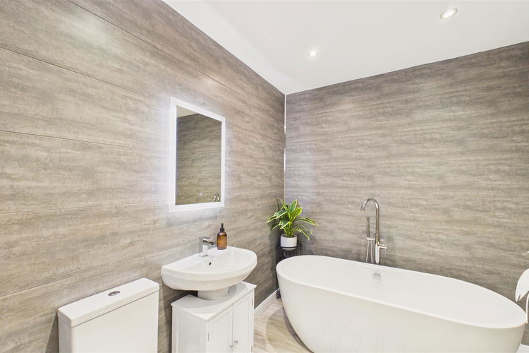 Bathroom - Picture 21 of 35