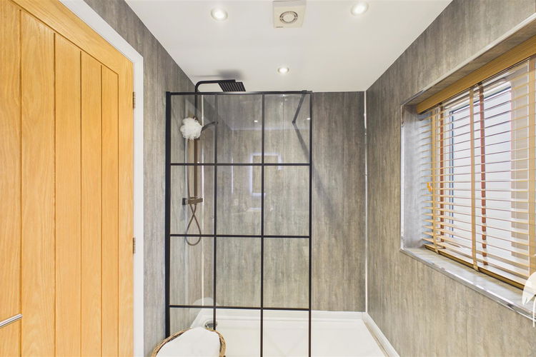 Shower Room - Picture 31 of 35