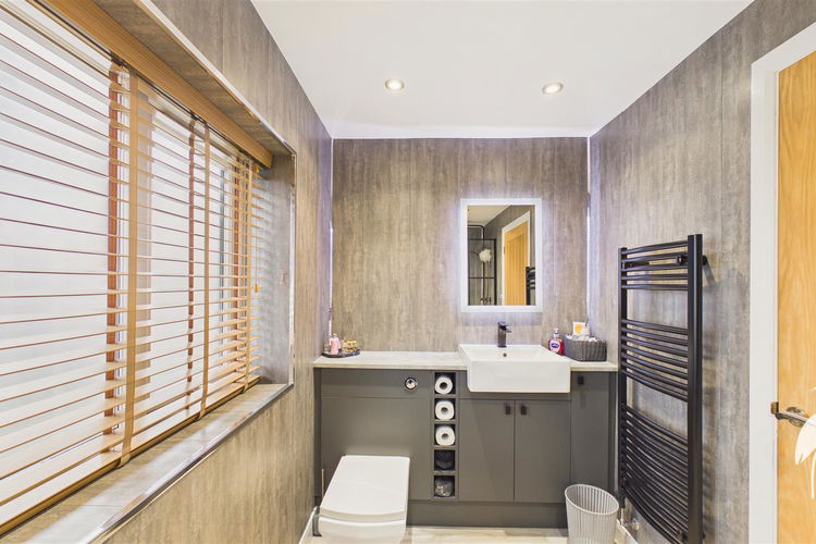 Shower Room - Picture 32 of 35