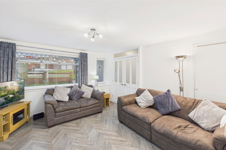 Lounge - Picture 2 of 18