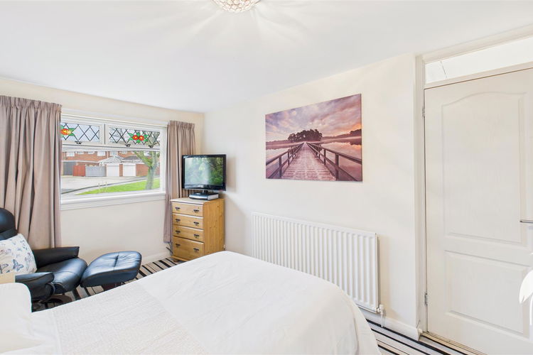 Bedroom 1 (front) - Picture 11 of 18