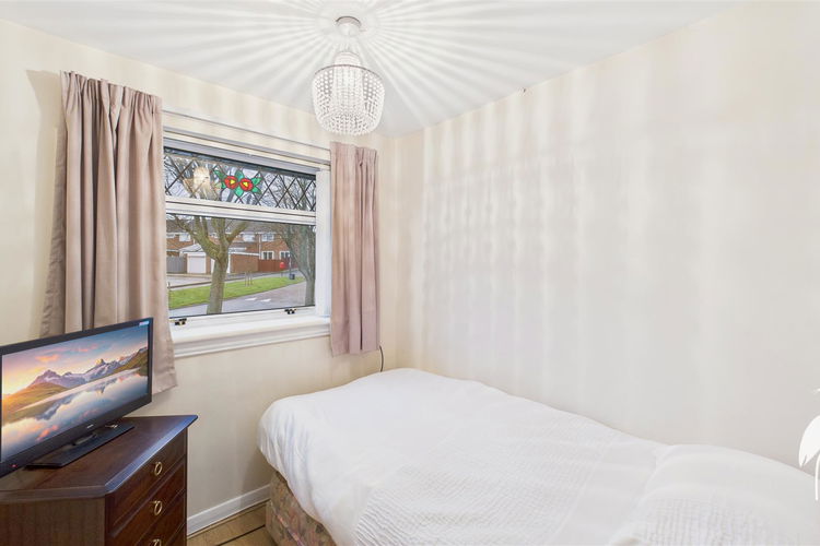 Bedroom 3 (front) - Picture 13 of 18