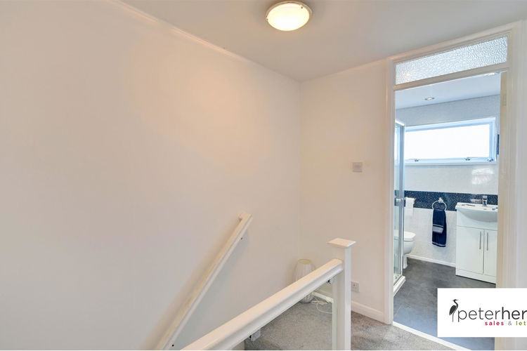 First Floor Landing - Picture 13 of 17