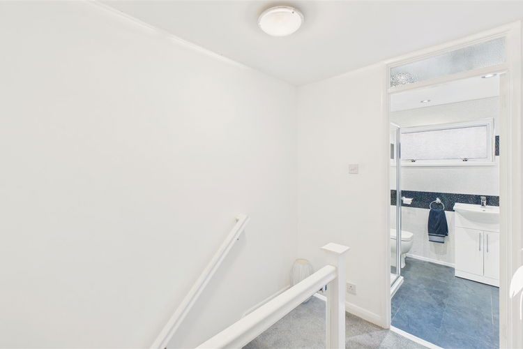 First Floor Landing - Picture 14 of 18